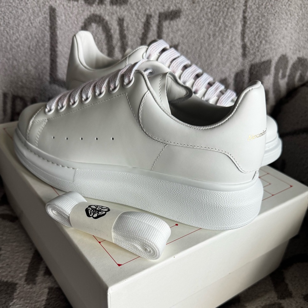Alexander McQueen oversized sneaker white/white 8/38 NWT